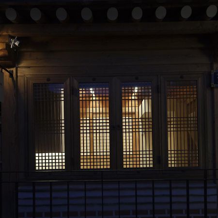 The Korean Traditional Hanok In Downtown Seoul For Convenient Public Transportation - Seoul Ari Exterior photo