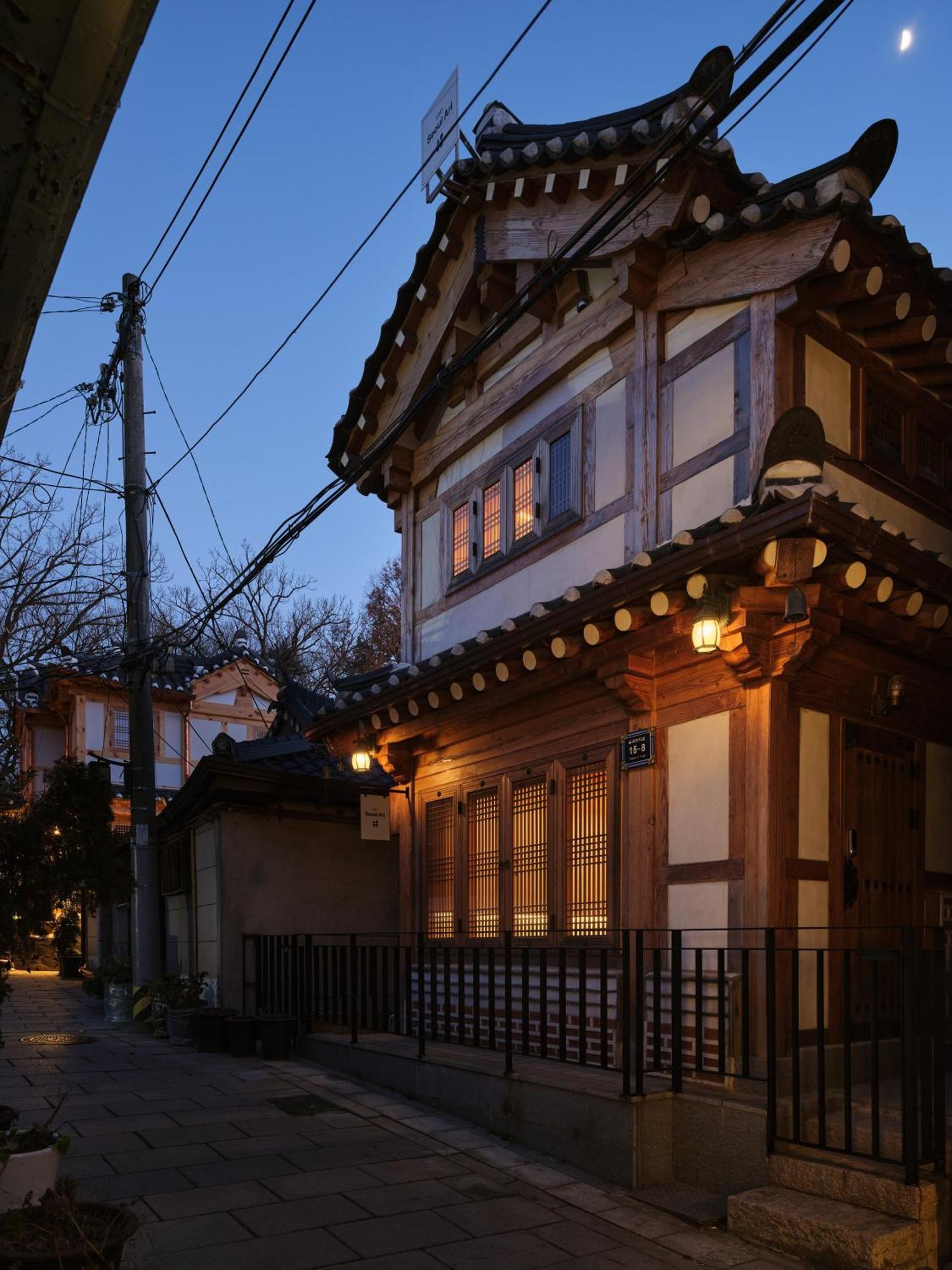 The Korean Traditional Hanok In Downtown Seoul For Convenient Public Transportation - Seoul Ari Exterior photo