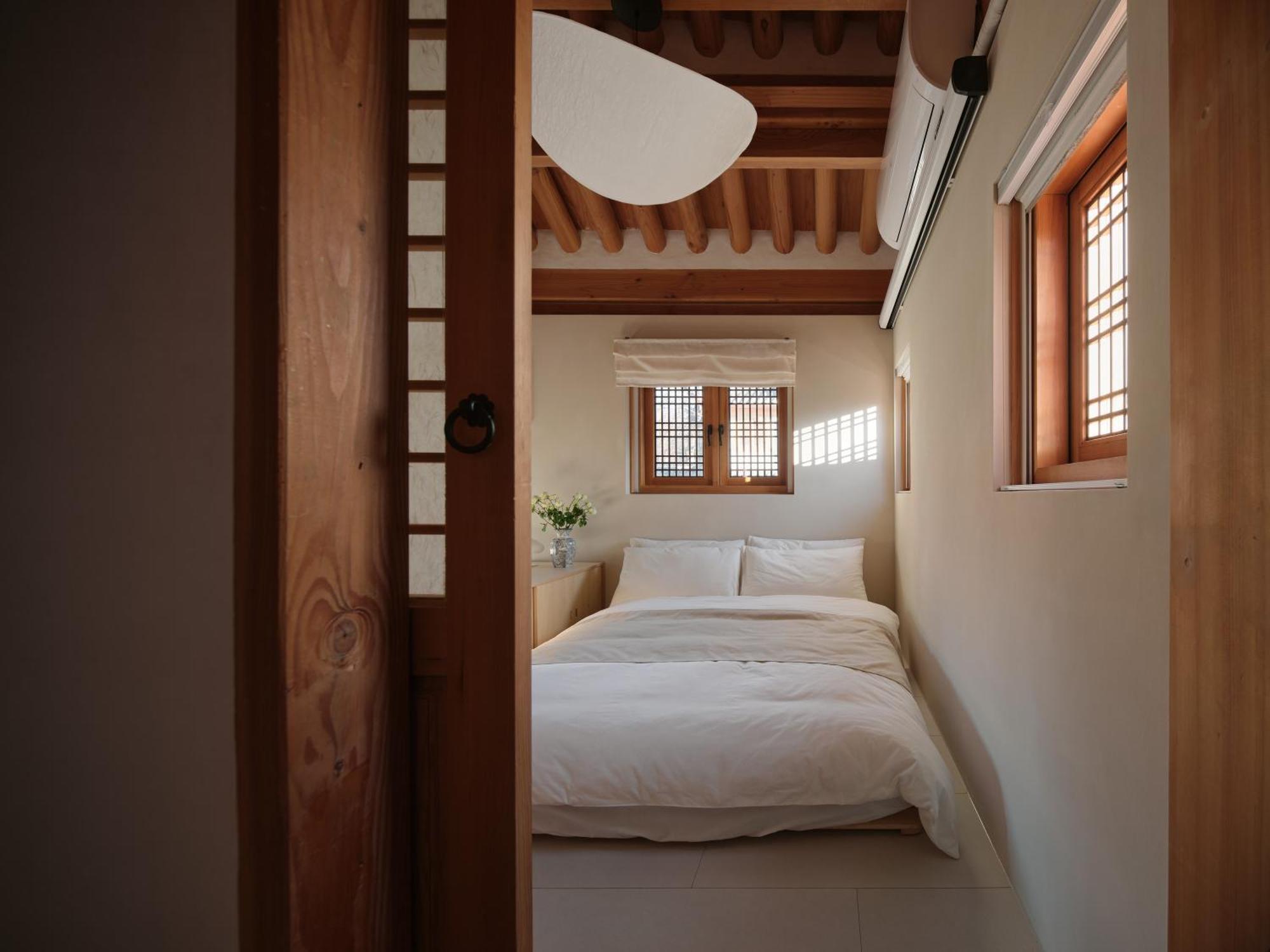 The Korean Traditional Hanok In Downtown Seoul For Convenient Public Transportation - Seoul Ari Exterior photo